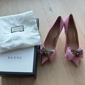 Gucci Pink Pointed-Toe Leather Pumps with Bow and Bee Accent